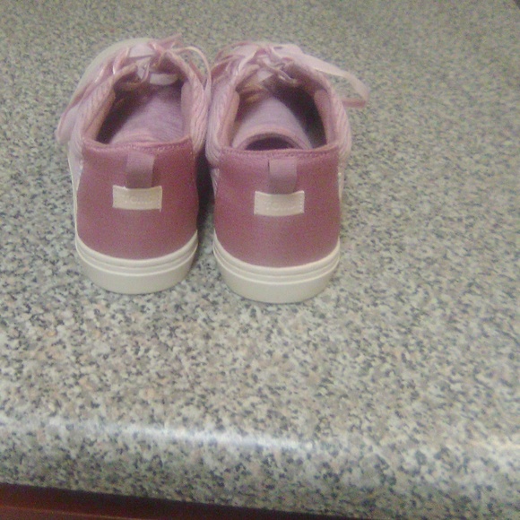 Toms - Picture 5 of 5